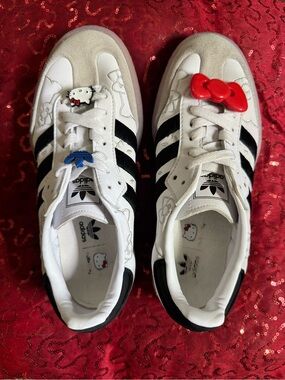 EUC ADIDAS SAMBAE X HELLO KITTY collab platform shoes. All 3 charms included.